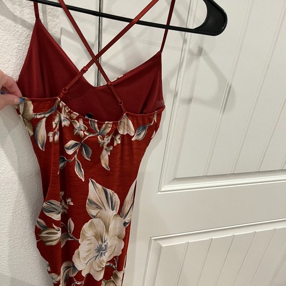 Flower fitting dress - Picture 2 of 3